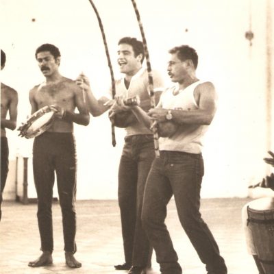 Nos berimbaus, Mestres Paulão e Zé Pedro. Acervo Paulão da Muzenza